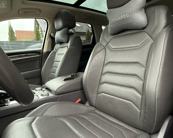 Черный Фольксваген Туарег, объемом двигателя 2.97 л и пробегом 135 тыс. км за 45500 $, фото 25 на Automoto.ua