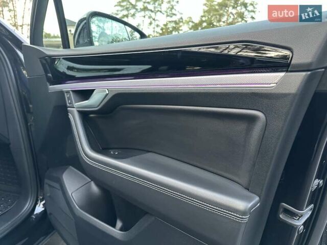Черный Фольксваген Туарег, объемом двигателя 2.97 л и пробегом 264 тыс. км за 44000 $, фото 55 на Automoto.ua