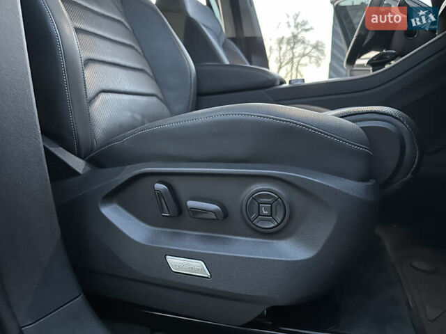 Черный Фольксваген Туарег, объемом двигателя 3 л и пробегом 229 тыс. км за 39999 $, фото 53 на Automoto.ua