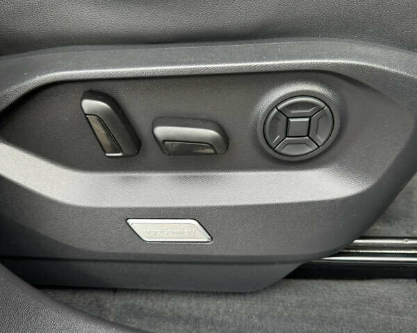 Черный Фольксваген Туарег, объемом двигателя 2.97 л и пробегом 162 тыс. км за 48500 $, фото 8 на Automoto.ua