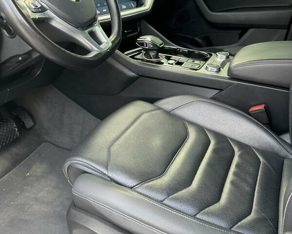 Черный Фольксваген Туарег, объемом двигателя 2.97 л и пробегом 162 тыс. км за 48500 $, фото 6 на Automoto.ua