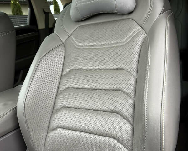 Черный Фольксваген Туарег, объемом двигателя 2.97 л и пробегом 135 тыс. км за 45500 $, фото 38 на Automoto.ua