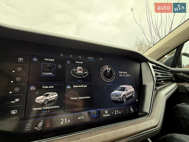 Черный Фольксваген Туарег, объемом двигателя 2.97 л и пробегом 135 тыс. км за 45500 $, фото 16 на Automoto.ua