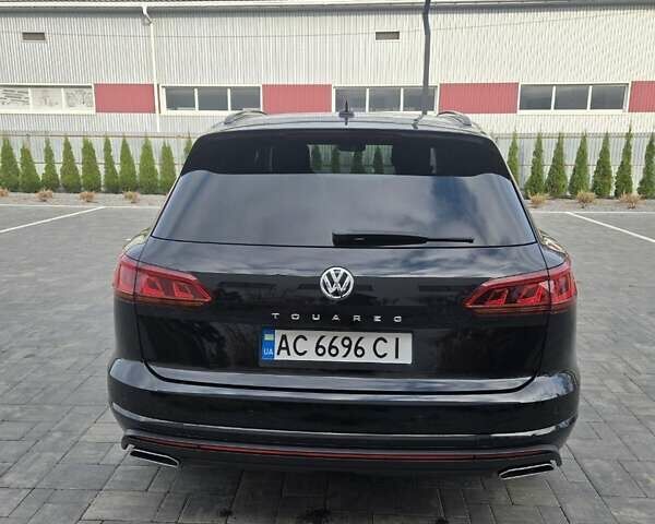 Черный Фольксваген Туарег, объемом двигателя 2.97 л и пробегом 135 тыс. км за 47000 $, фото 2 на Automoto.ua