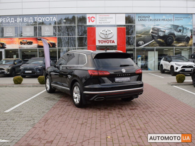 Чорний Фольксваген Туарег, об'ємом двигуна 3 л та пробігом 145 тис. км за 39805 $, фото 1 на Automoto.ua