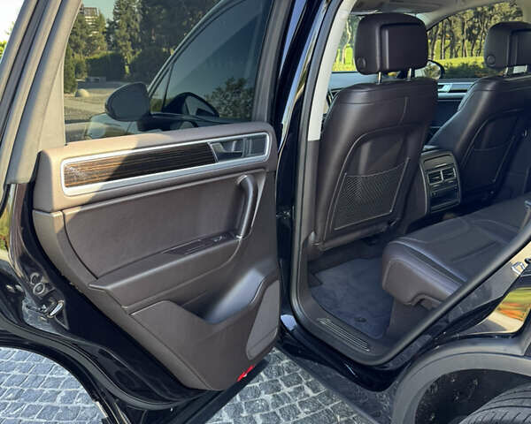 Черный Фольксваген Туарег, объемом двигателя 2.97 л и пробегом 128 тыс. км за 39900 $, фото 7 на Automoto.ua