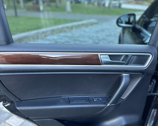 Черный Фольксваген Туарег, объемом двигателя 2.97 л и пробегом 275 тыс. км за 24800 $, фото 21 на Automoto.ua