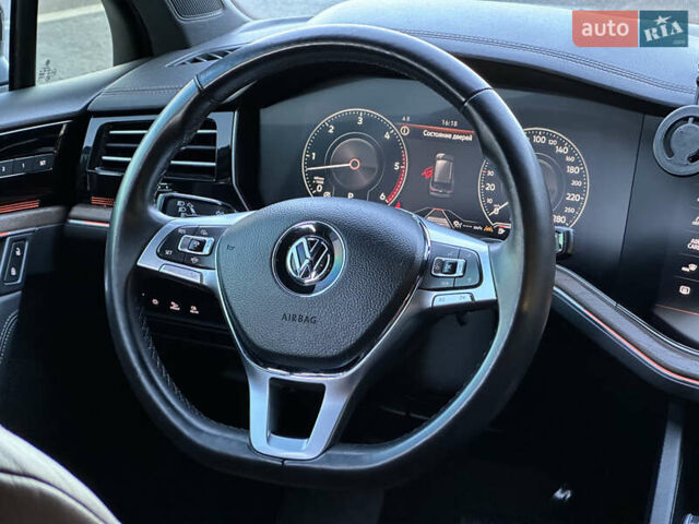 Черный Фольксваген Туарег, объемом двигателя 3 л и пробегом 259 тыс. км за 38999 $, фото 71 на Automoto.ua