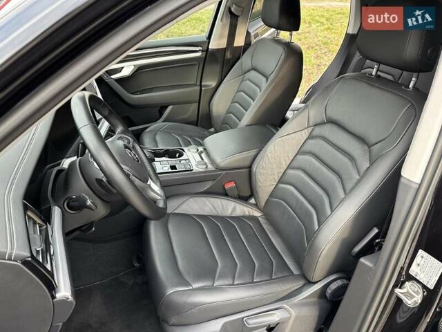 Черный Фольксваген Туарег, объемом двигателя 2.97 л и пробегом 96 тыс. км за 45500 $, фото 28 на Automoto.ua