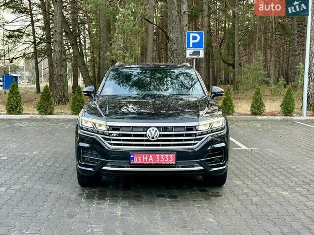 Черный Фольксваген Туарег, объемом двигателя 2.97 л и пробегом 264 тыс. км за 44000 $, фото 1 на Automoto.ua