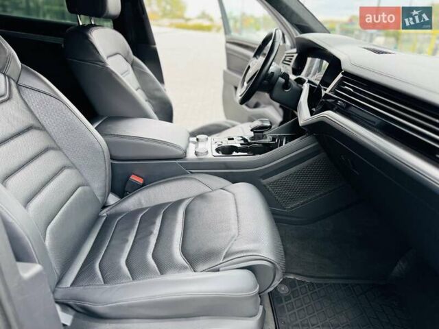 Чорний Фольксваген Туарег, об'ємом двигуна 2.97 л та пробігом 170 тис. км за 41950 $, фото 33 на Automoto.ua