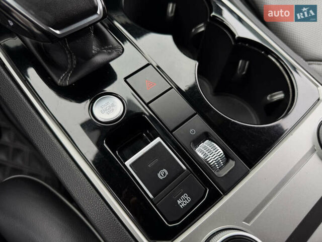 Чорний Фольксваген Туарег, об'ємом двигуна 3 л та пробігом 99 тис. км за 57888 $, фото 66 на Automoto.ua