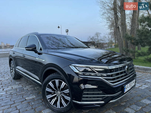 Черный Фольксваген Туарег, объемом двигателя 3 л и пробегом 229 тыс. км за 39999 $, фото 2 на Automoto.ua