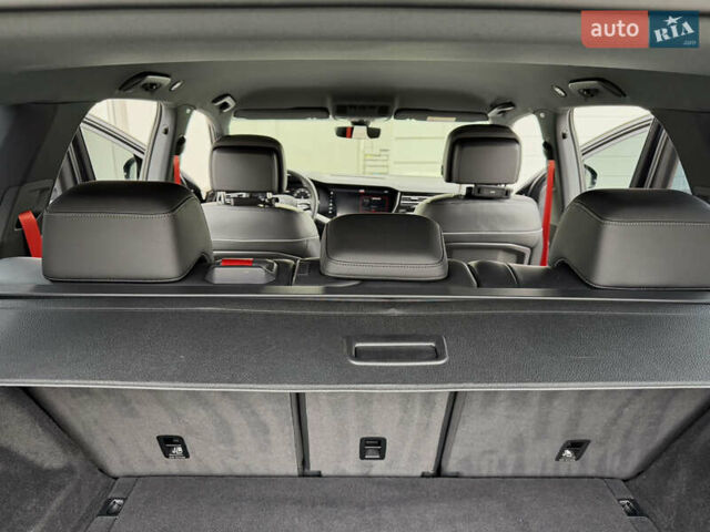 Чорний Фольксваген Туарег, об'ємом двигуна 3 л та пробігом 105 тис. км за 57888 $, фото 35 на Automoto.ua