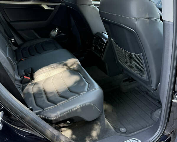 Черный Фольксваген Туарег, объемом двигателя 2.97 л и пробегом 154 тыс. км за 46000 $, фото 11 на Automoto.ua