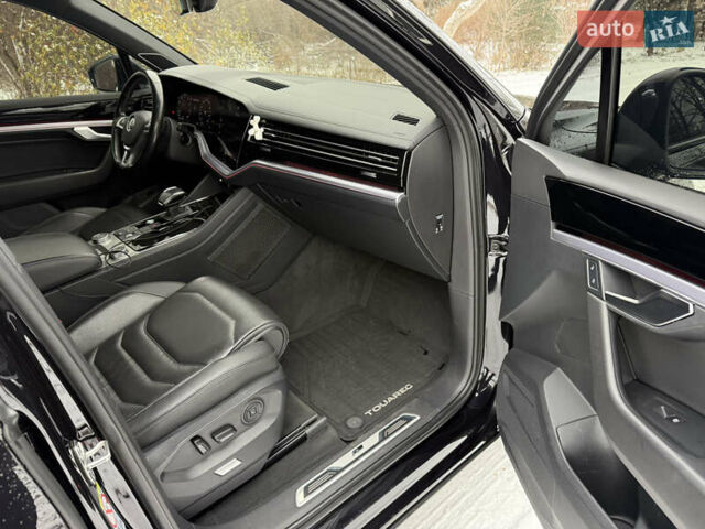Черный Фольксваген Туарег, объемом двигателя 3 л и пробегом 197 тыс. км за 38400 $, фото 12 на Automoto.ua