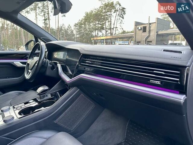 Черный Фольксваген Туарег, объемом двигателя 2.97 л и пробегом 264 тыс. км за 44000 $, фото 33 на Automoto.ua