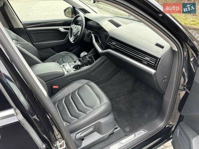 Черный Фольксваген Туарег, объемом двигателя 2.97 л и пробегом 96 тыс. км за 45500 $, фото 17 на Automoto.ua