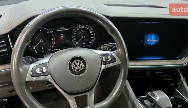 Черный Фольксваген Туарег, объемом двигателя 2.97 л и пробегом 180 тыс. км за 48500 $, фото 27 на Automoto.ua