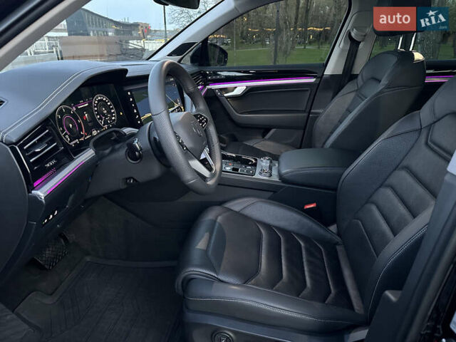 Черный Фольксваген Туарег, объемом двигателя 3 л и пробегом 229 тыс. км за 39999 $, фото 26 на Automoto.ua