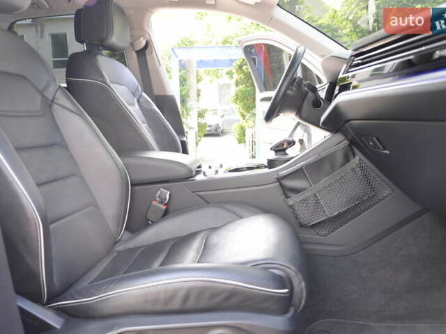 Черный Фольксваген Туарег, объемом двигателя 2.97 л и пробегом 138 тыс. км за 46400 $, фото 22 на Automoto.ua