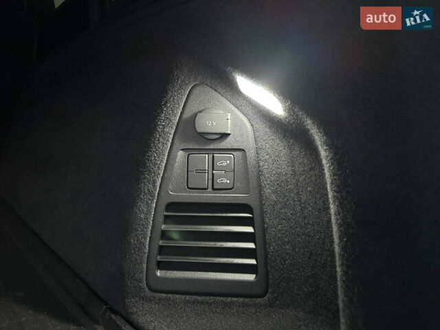 Черный Фольксваген Туарег, объемом двигателя 3 л и пробегом 229 тыс. км за 39999 $, фото 52 на Automoto.ua