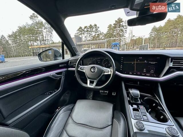 Черный Фольксваген Туарег, объемом двигателя 2.97 л и пробегом 264 тыс. км за 44000 $, фото 36 на Automoto.ua