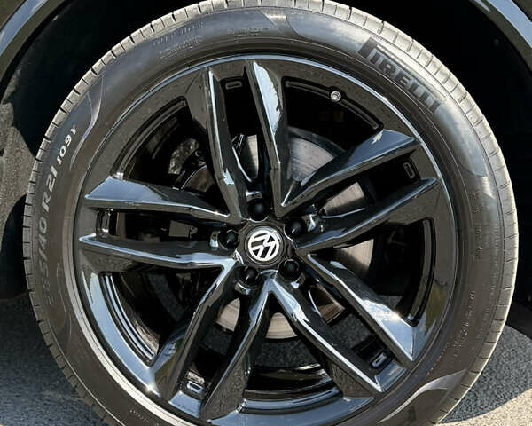 Черный Фольксваген Туарег, объемом двигателя 2.97 л и пробегом 76 тыс. км за 58500 $, фото 5 на Automoto.ua