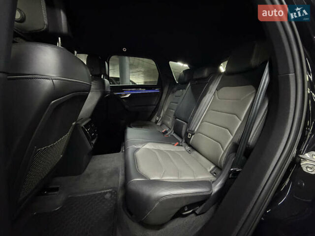 Черный Фольксваген Туарег, объемом двигателя 2.97 л и пробегом 172 тыс. км за 50500 $, фото 21 на Automoto.ua