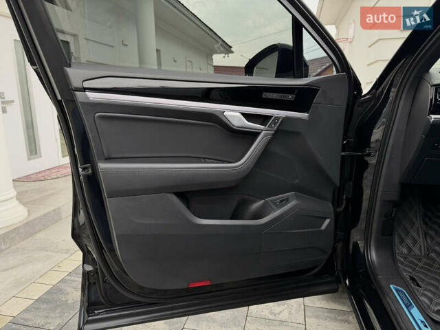 Чорний Фольксваген Туарег, об'ємом двигуна 3 л та пробігом 99 тис. км за 57888 $, фото 47 на Automoto.ua