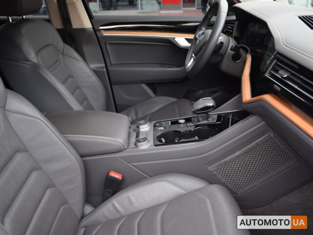 Чорний Фольксваген Туарег, об'ємом двигуна 3 л та пробігом 145 тис. км за 39805 $, фото 5 на Automoto.ua