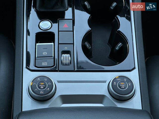 Черный Фольксваген Туарег, объемом двигателя 3 л и пробегом 259 тыс. км за 38999 $, фото 74 на Automoto.ua