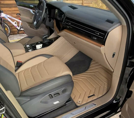 Черный Фольксваген Туарег, объемом двигателя 3 л и пробегом 248 тыс. км за 35000 $, фото 2 на Automoto.ua