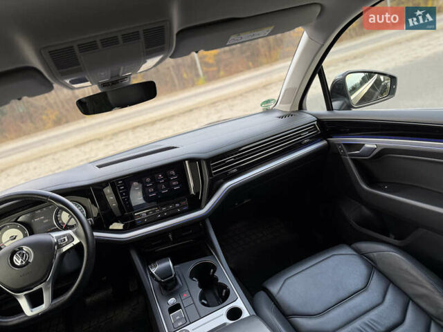 Черный Фольксваген Туарег, объемом двигателя 2.97 л и пробегом 280 тыс. км за 37900 $, фото 18 на Automoto.ua