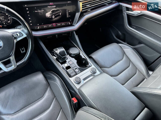 Чорний Фольксваген Туарег, об'ємом двигуна 2.97 л та пробігом 240 тис. км за 43500 $, фото 22 на Automoto.ua