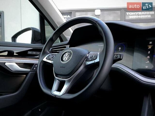 Черный Фольксваген Туарег, объемом двигателя 2.97 л и пробегом 130 тыс. км за 46999 $, фото 68 на Automoto.ua