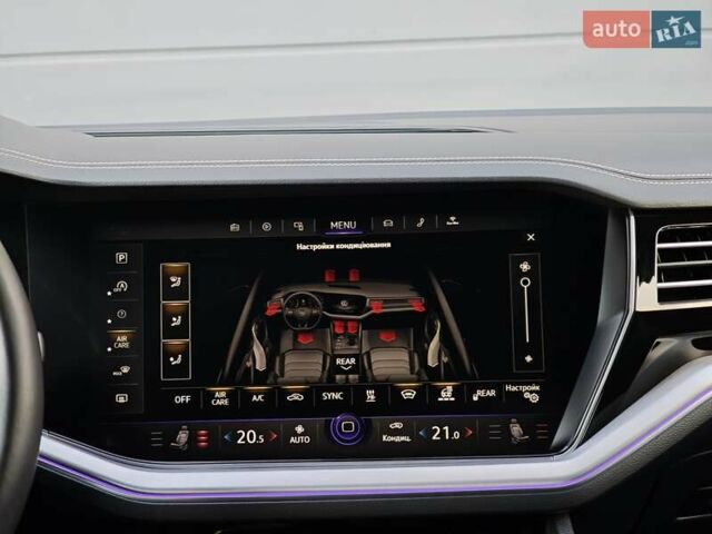 Черный Фольксваген Туарег, объемом двигателя 2.97 л и пробегом 108 тыс. км за 57499 $, фото 58 на Automoto.ua