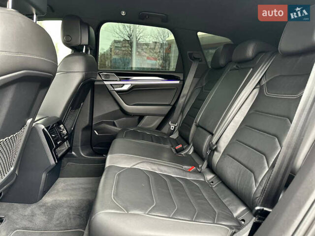 Черный Фольксваген Туарег, объемом двигателя 2.97 л и пробегом 129 тыс. км за 48500 $, фото 42 на Automoto.ua