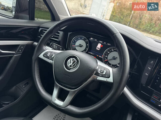 Фольксваген Туарег 2019 в Дубно на Automoto.ua Черный Фольксваген Туарег, объемом двигателя 3 л и пробегом 48 тыс. км за 43500 $, фото 40 на Automoto.ua