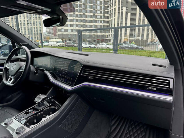 Черный Фольксваген Туарег, объемом двигателя 3 л и пробегом 141 тыс. км за 48500 $, фото 59 на Automoto.ua