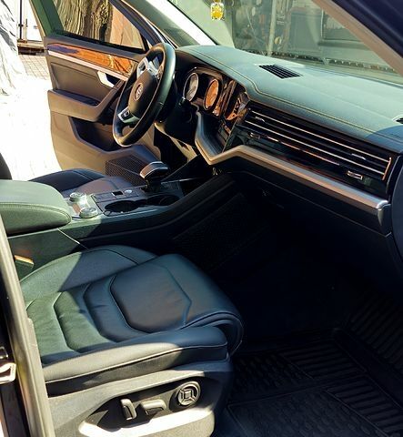 Черный Фольксваген Туарег, объемом двигателя 3 л и пробегом 149 тыс. км за 44000 $, фото 3 на Automoto.ua