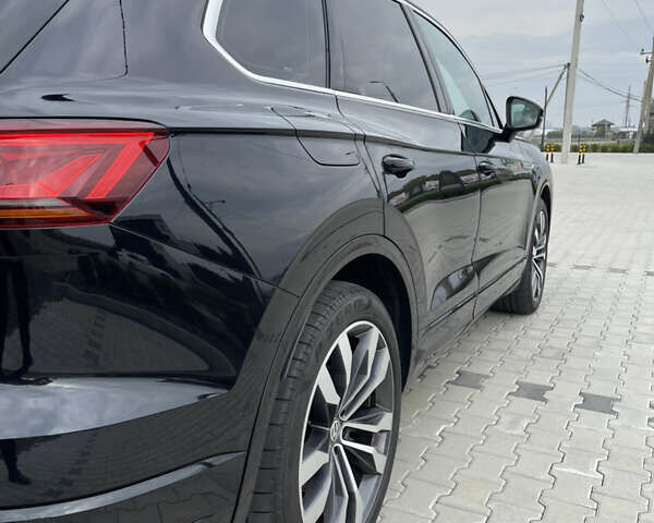 Черный Фольксваген Туарег, объемом двигателя 2.97 л и пробегом 267 тыс. км за 43900 $, фото 6 на Automoto.ua