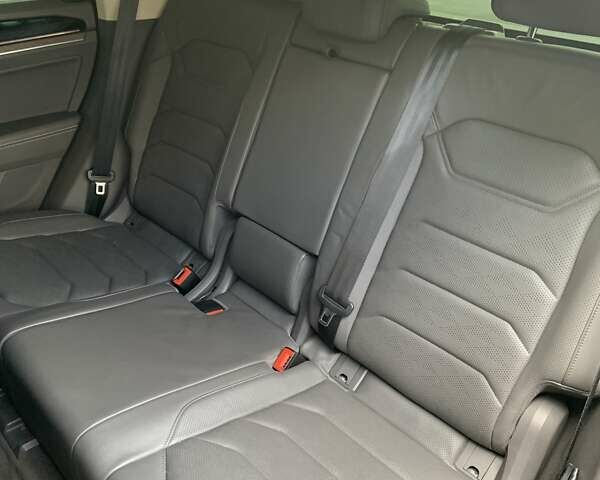 Черный Фольксваген Туарег, объемом двигателя 2.97 л и пробегом 77 тыс. км за 51000 $, фото 30 на Automoto.ua