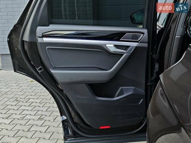 Черный Фольксваген Туарег, объемом двигателя 2.97 л и пробегом 98 тыс. км за 59980 $, фото 46 на Automoto.ua