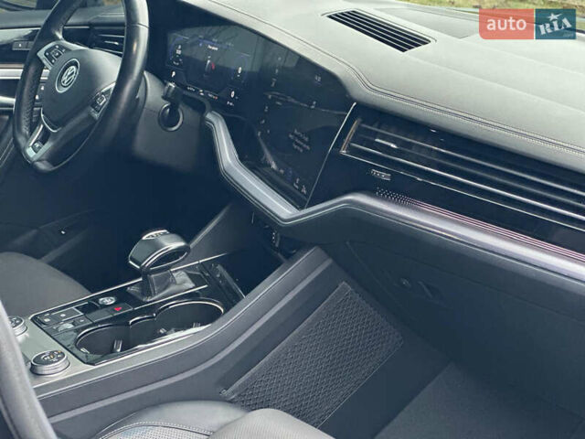 Черный Фольксваген Туарег, объемом двигателя 3 л и пробегом 115 тыс. км за 45500 $, фото 29 на Automoto.ua