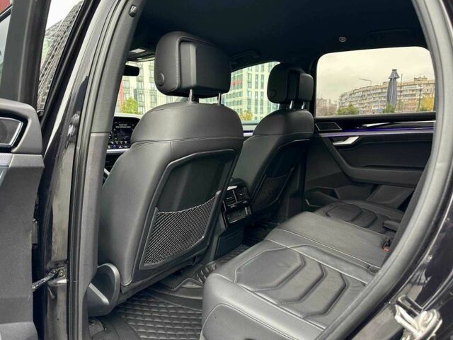 Черный Фольксваген Туарег, объемом двигателя 3 л и пробегом 141 тыс. км за 48500 $, фото 13 на Automoto.ua