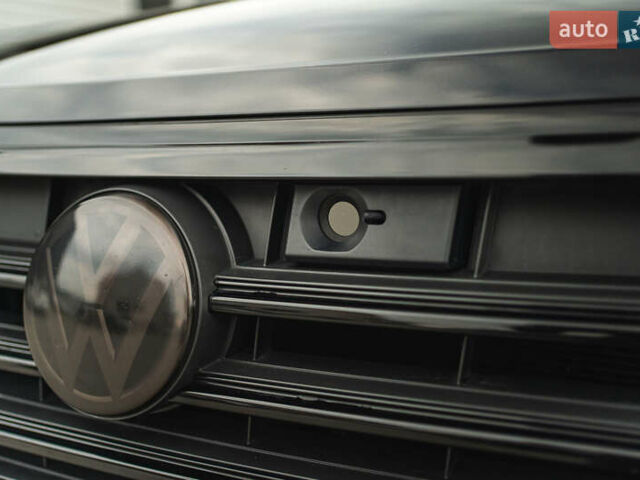 Черный Фольксваген Туарег, объемом двигателя 3.96 л и пробегом 170 тыс. км за 57777 $, фото 4 на Automoto.ua