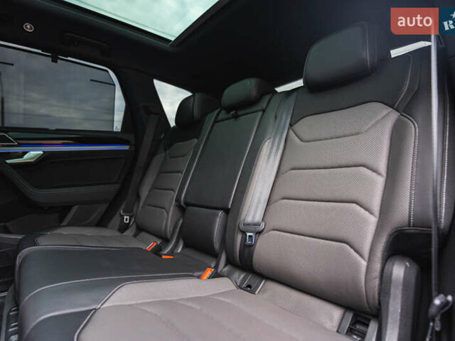 Черный Фольксваген Туарег, объемом двигателя 3.96 л и пробегом 170 тыс. км за 57777 $, фото 93 на Automoto.ua