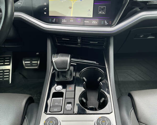 Черный Фольксваген Туарег, объемом двигателя 2.97 л и пробегом 267 тыс. км за 43900 $, фото 17 на Automoto.ua