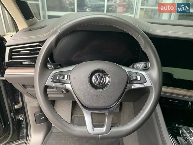 Черный Фольксваген Туарег, объемом двигателя 2.97 л и пробегом 77 тыс. км за 51000 $, фото 18 на Automoto.ua